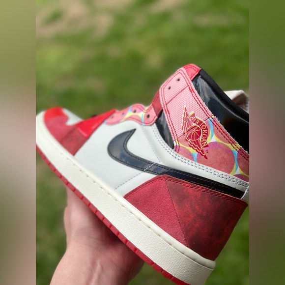 The Marvel x Air Jordan 1 Retro High OG 'Next Chapter’ - Picture 7 of 12
